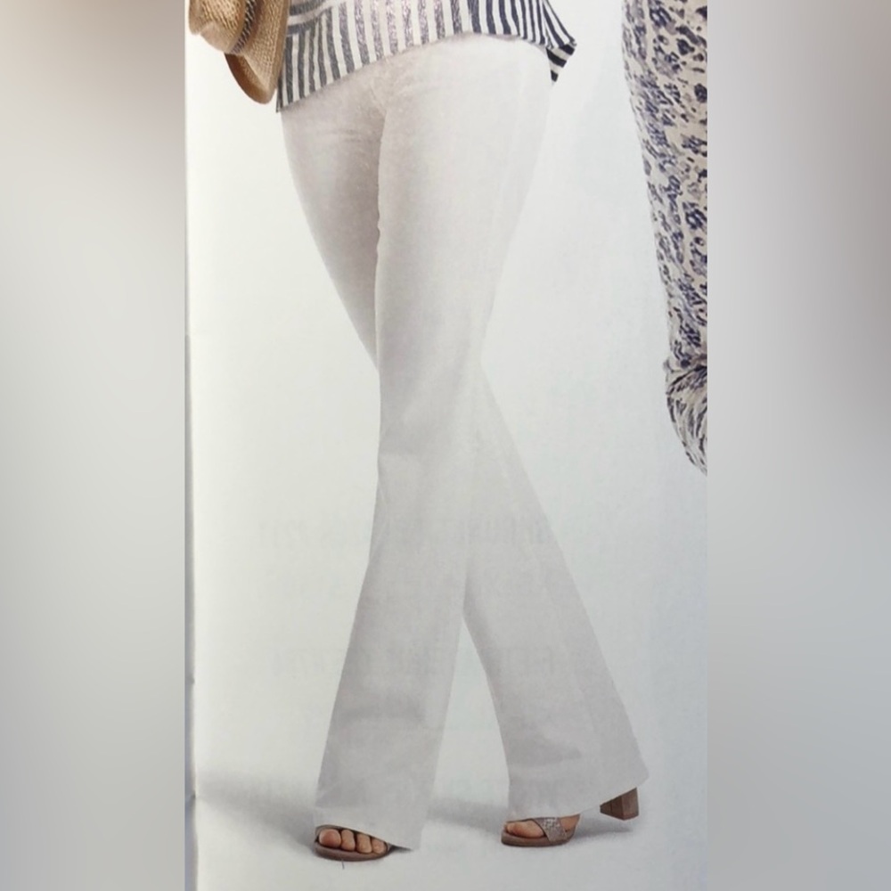 CAbi NWT 10L Stretchy Jeans in a Light Cream Color